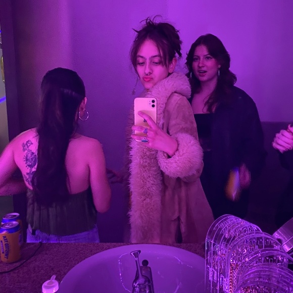 👄 - Picture 2 of 16